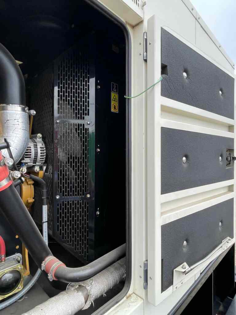 Trailer Mounted Diesel Generator: Caterpillar XQ200